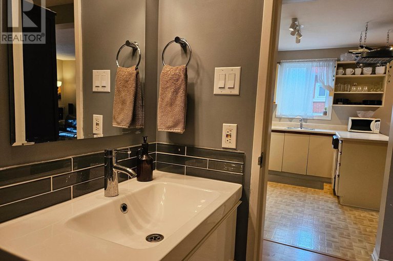 29223889/5-522-riverdale-avenue/old-ottawa-south/ottawa/ontario/K1S1S5_19