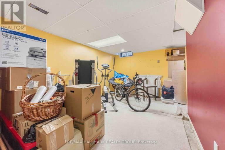 29217152/32-941-cookshire-crescent/fallingbrookridgemount/ottawa/ontario/K4A3K4_32