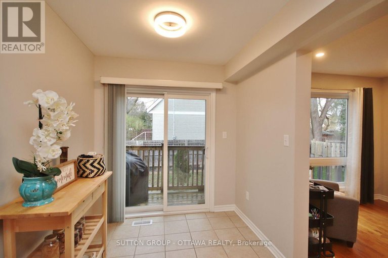 28983773/1267-shillington-avenue/carlington/ottawa/ontario/K1Z8A1_20