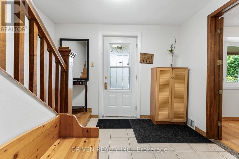 29582368/876-pinecrest-road/fairfield-heights/ottawa/ontario/K2B6B2_2