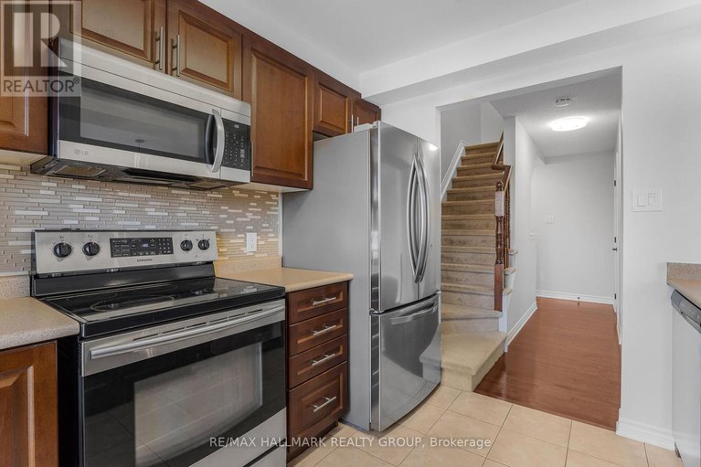28916020/110-sunshine-crescent/notting-hillsummerside/ottawa/ontario/K4A0V3_9
