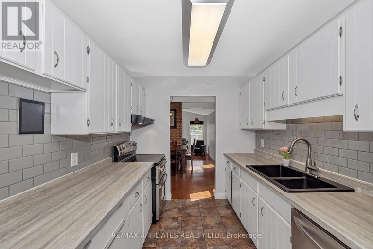 28429396/1138-ste-agathe-park/convent-glen-north/ottawa/ontario/K1C2B5_8