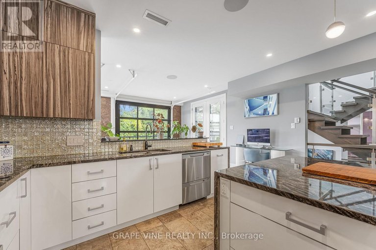 28576605/315-crestview-road/alta-vistafaircrest-heights/ottawa/ontario/K1H5G4_17