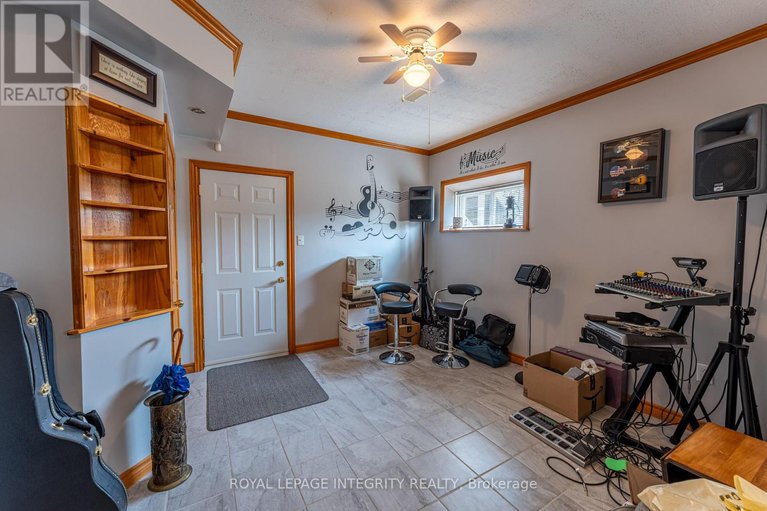 28715412/14977-country-rd-2-road/south-stormont-osnabruck-twp/south-stormont/ontario/K0C1M0_27