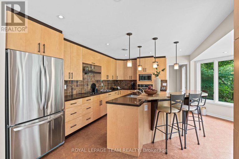 28734411/10-weldale-drive/rural-kanata-central/ottawa/ontario/K2W1A9_11