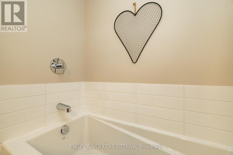 28498335/182-poplin-street/riverside-southgloucester-glen/ottawa/ontario/K4M0G9_39