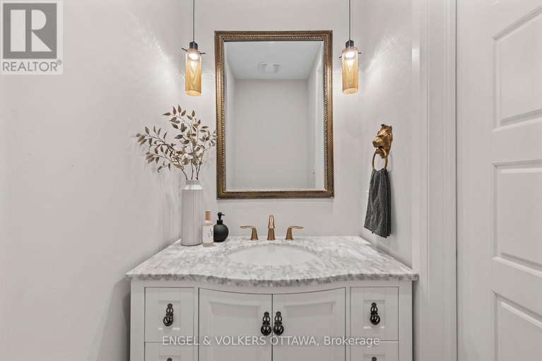 29113056/23-pacing-walk/goulbourn-twp-from-franktown-rdsouth-to-rideau/ottawa/ontario/K0A2Z0_17