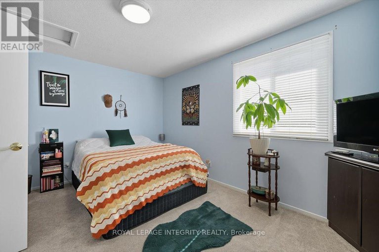 28959855/6420-bilberry-drive/orleans-wood/ottawa/ontario/K1C4P3_18