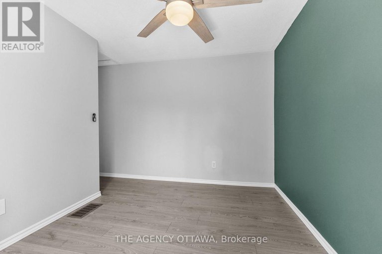 29075964/602-seyton-drive/westcliffe-estates/ottawa/ontario/K2H7X5_20