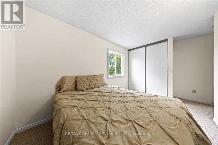 29088424/1293-parc-du-village-road/convent-glen-south/ottawa/ontario/K1C7B2_27