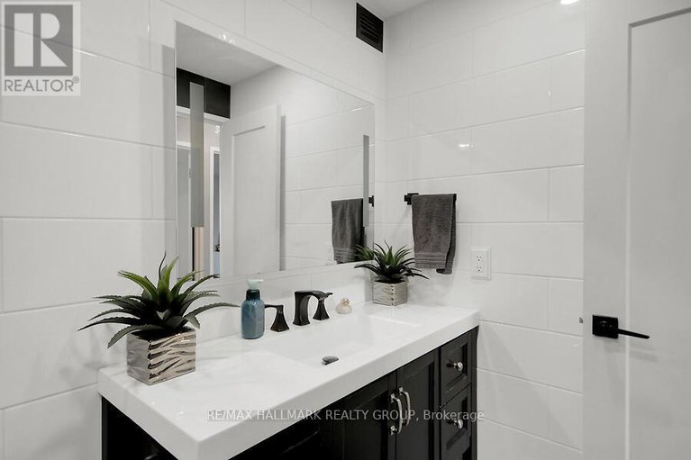 28580775/2201-1081-ambleside-avenue/woodroffe/ottawa/ontario/K2B8C8_22