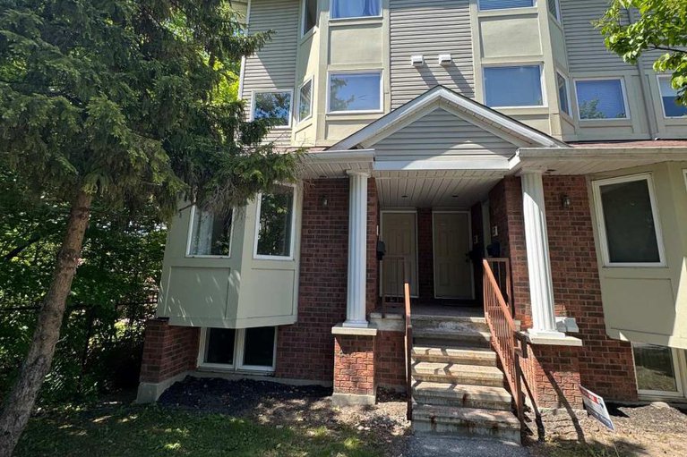 28403096/25-1400-wildberry-court/chapel-hill/ottawa/ontario/K1C7K6_1