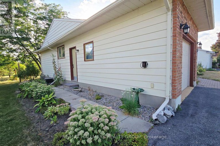 28787697/33-fortune-street/richmond/ottawa/ontario/K0A2Z0_32