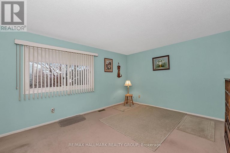 29212913/1835-windflower-way/chapel-hill/ottawa/ontario/K1C5Z8_17