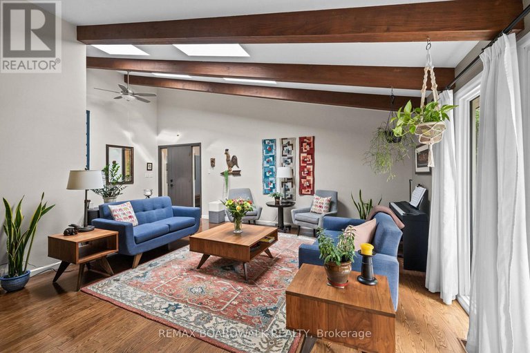 29437066/5984-third-line-road-n/rideau-twp-w-of-hwy-16-north-of-reg-rd-6/ottawa/ontario/K0A2T0_10