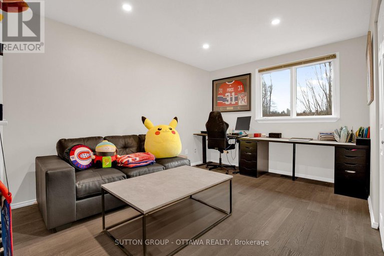 28535998/13-weatherwood-crescent/pineglencountry-place/ottawa/ontario/K2E7C5_36