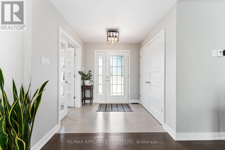 28381839/156-hybrid-street/embrun/russell/ontario/K0A1W0_5