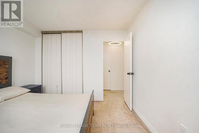 29087496/606-2400-virginia-drive/urbandale-acres/ottawa/ontario/K1H8L3_21