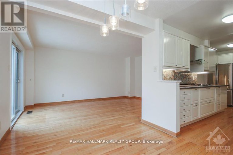 29297521/2088-orient-park-drive/blackburn-hamlet-south/ottawa/ontario/K1B4V9_9