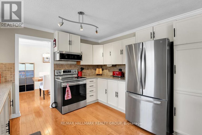 29304651/79-bourdeau-crescent/embrun/russell/ontario/K0A1W0_12