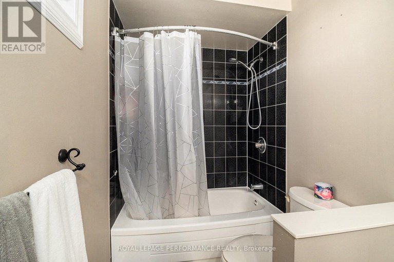 29045618/470-rougemount-crescent/fallingbrookgardenway-south/ottawa/ontario/K4A2Z2_19