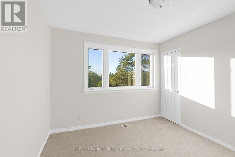 28333464/106-monterey-drive/leslie-park/ottawa/ontario/K2H7A8_22
