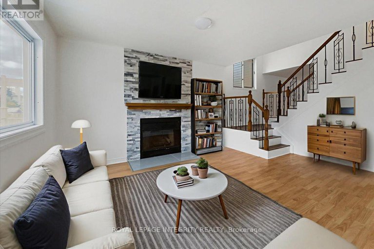 29060732/1791-tache-way/fallingbrookpineridge/ottawa/ontario/K4A2S7_12