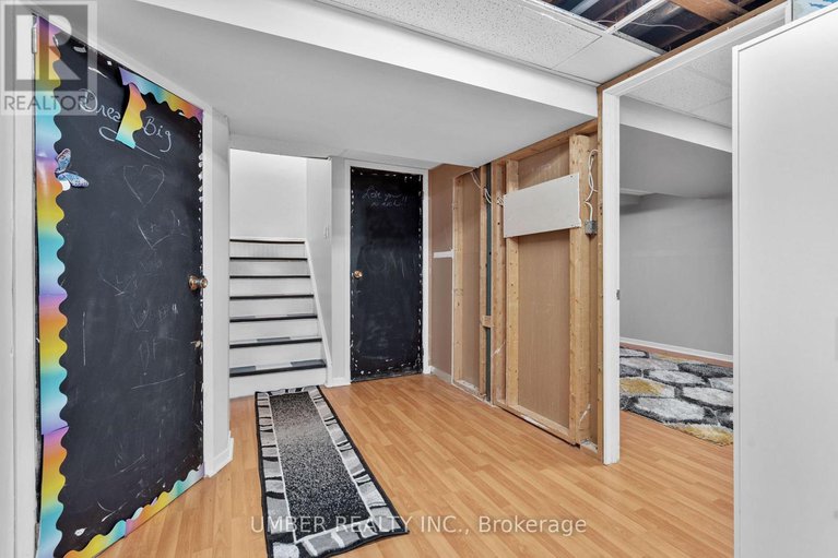 28623557/1130-st-emmanuel-terrace/convent-glen-north/ottawa/ontario/K1C2J7_37
