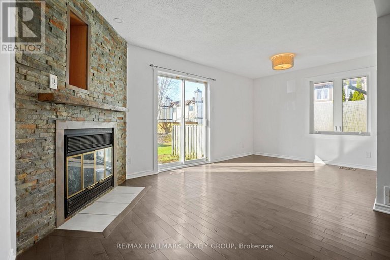 29632598/504-canotia-place/fallingbrookpineridge/ottawa/ontario/K4A2J3_17
