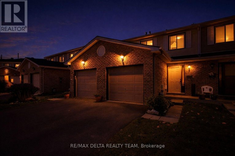 29517311/8-323-monica-crescent/bilberry-creekqueenswood-heights/ottawa/ontario/K1E3N6_1