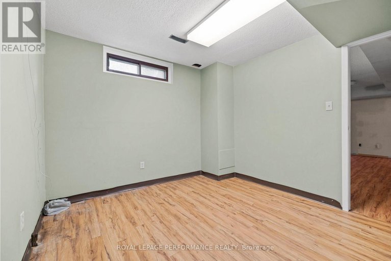 28857396/198-park-grove-drive/queenswood-heights-south/ottawa/ontario/K1E2T1_38