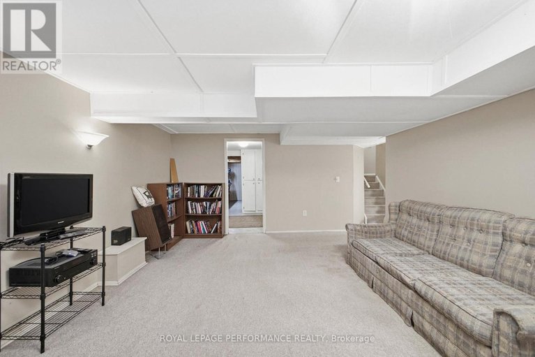 29516247/1089-st-emmanuel-terrace/convent-glen-north/ottawa/ontario/K1C2J6_32