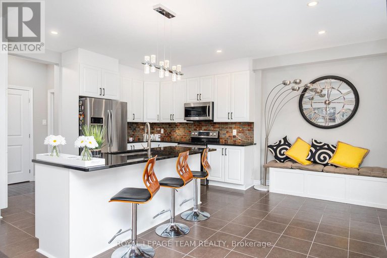 28163521/12-knockaderry-crescent/half-moon-bay/ottawa/ontario/K2C3H2_11