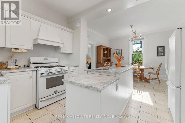 28469418/167-macfarlane-street/pakenham/mississippi-mills/ontario/K0A2X0_11