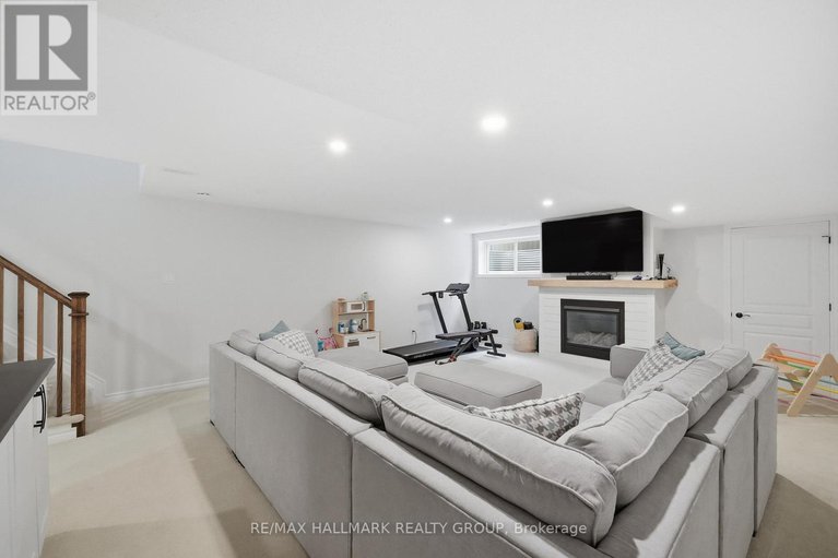 29091060/314-melodie-street/mer-bleuebradley-estatesanderson-park/ottawa/ontario/K1W0H9_31