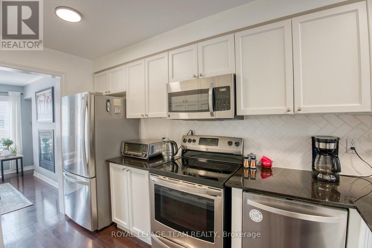 28487439/422-coldwater-crescent/emerald-meadowstrailwest/ottawa/ontario/K2M0J2_12