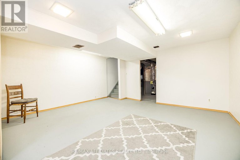 29023598/361-larouche-street/vanier/ottawa/ontario/K1L7L1_22