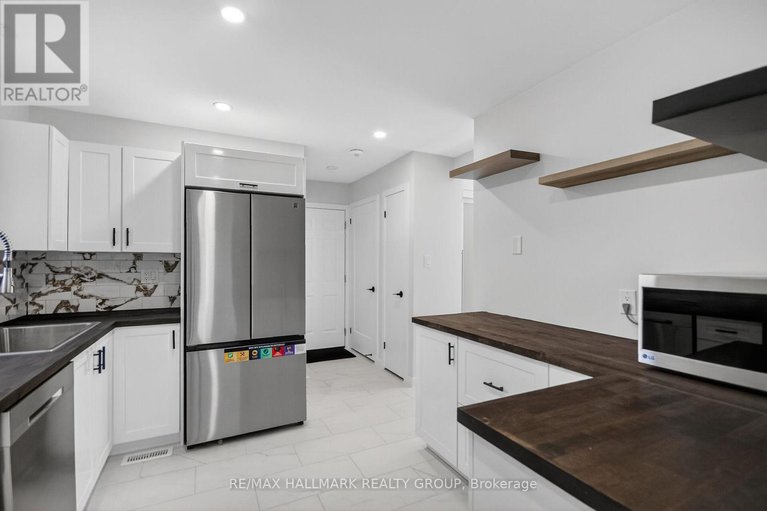 29154826/15-scharf-lane/glencairnhazeldean/ottawa/ontario/K2L2K3_21