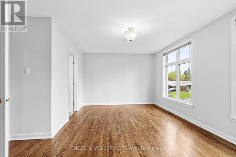 28329498/2368-virginia-drive/urbandale-acres/ottawa/ontario/K1H6S2_27