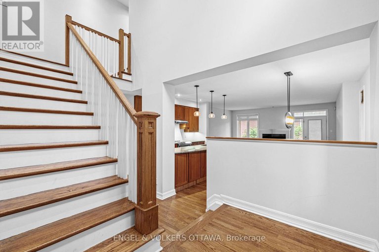 28329498/2368-virginia-drive/urbandale-acres/ottawa/ontario/K1H6S2_6