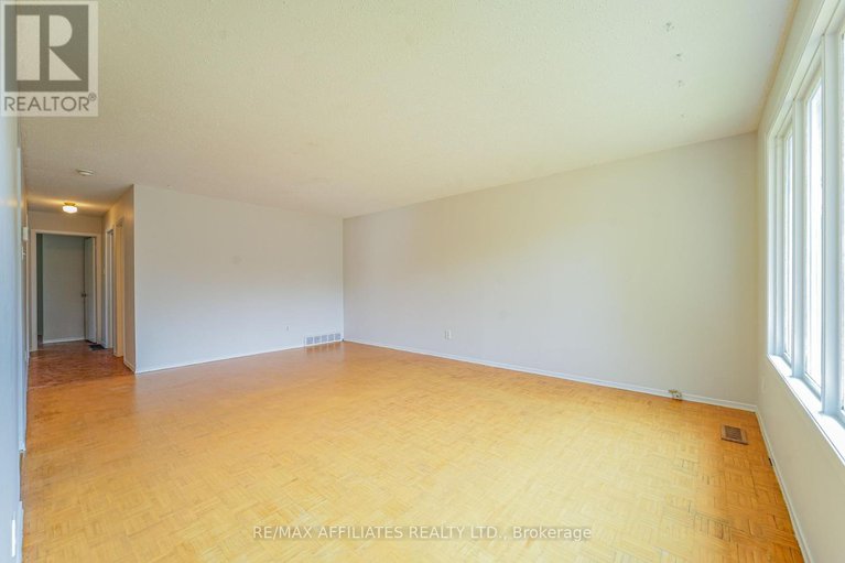 28708608/208-old-colony-road-e/glencairnhazeldean/ottawa/ontario/K2L1M7_12