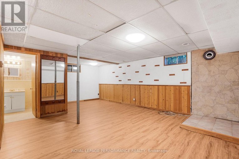 29633490/69-home-avenue/vankleek-hill/champlain/ontario/K0B1R0_16