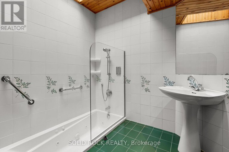28616919/541-besserer-street/sandy-hill/ottawa/ontario/K1N6C6_19