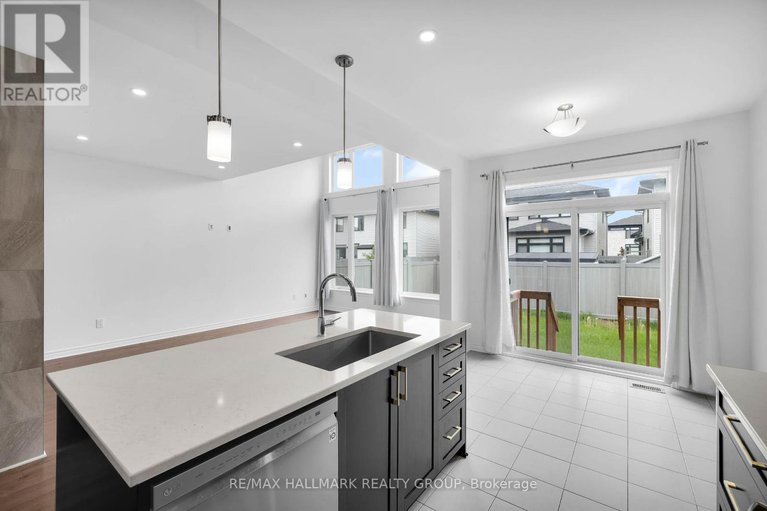 28451825/276-big-dipper-street/riverside-southgloucester-glen/ottawa/ontario/K4M0J6_12