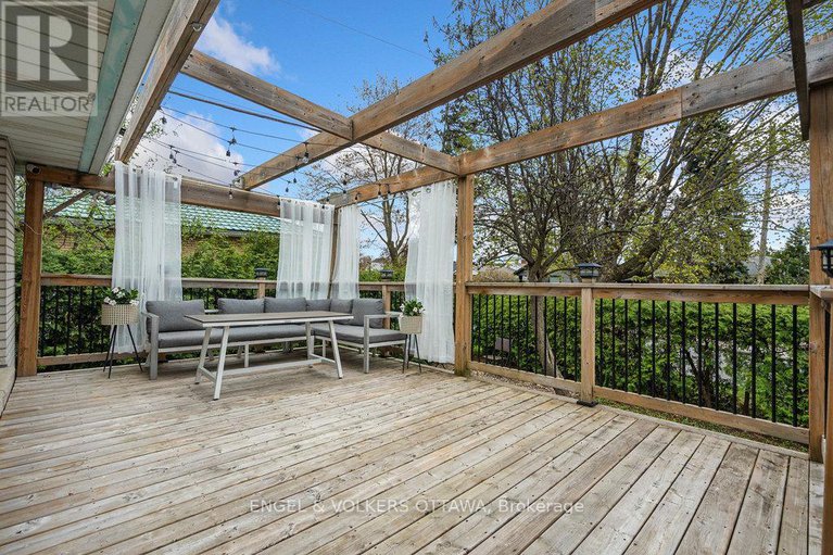28298907/953-fairlawn-avenue/mckellar-heightsglabar-park/ottawa/ontario/K2A3S7_4