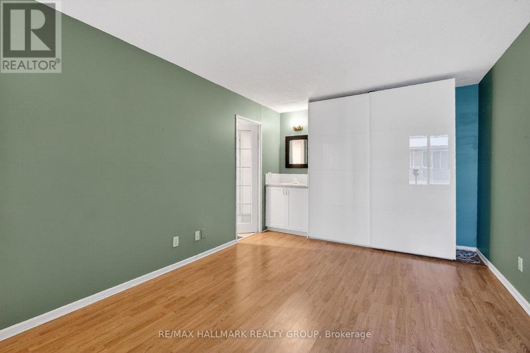 29161047/705-141-somerset-street-w/ottawa-centregolden-triangle/ottawa/ontario/K2P2H1_36