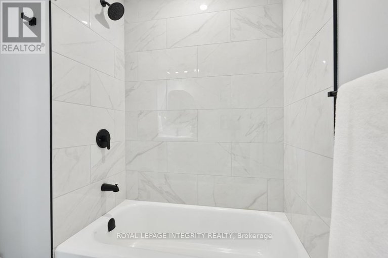 29079650/3-ashwick-court/craig-henrywoodvale/ottawa/ontario/K2G3S4_21