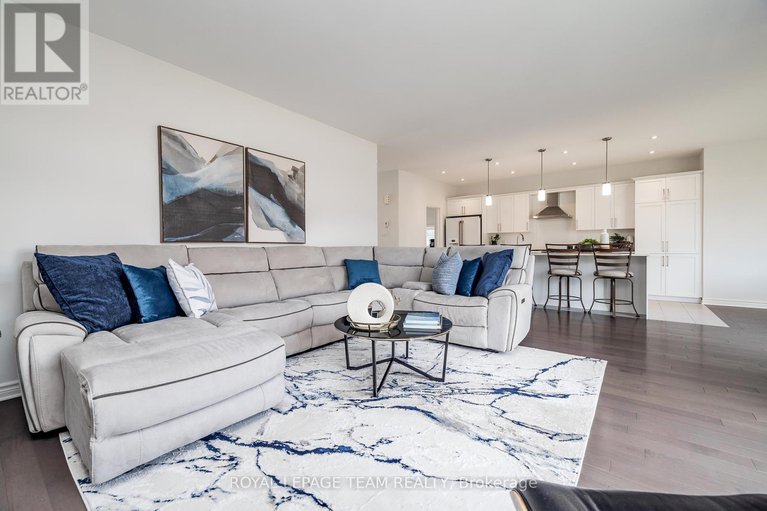 28830744/636-mistwell-lane/riverside-southgloucester-glen/ottawa/ontario/K4M1B2_10