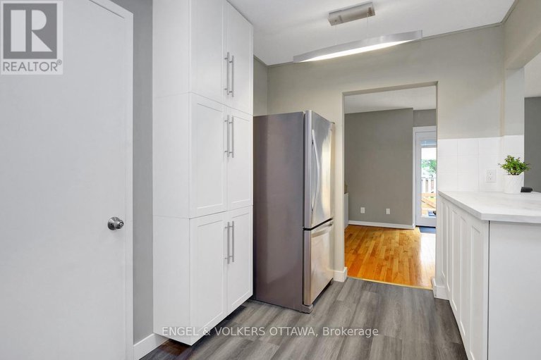 28587086/30-sovereign-avenue/craig-henrywoodvale/ottawa/ontario/K2G4W7_20