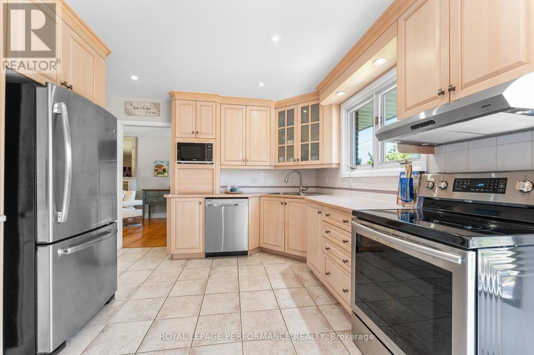 28878550/1044-cromwell-drive/riverside-park/ottawa/ontario/K1V6K5_17
